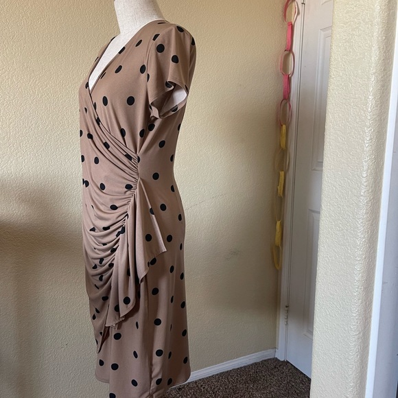 New York and company short sleeve Polka dot dress. - Picture 2 of 4